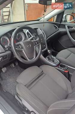 Универсал Opel Astra 2013 в 