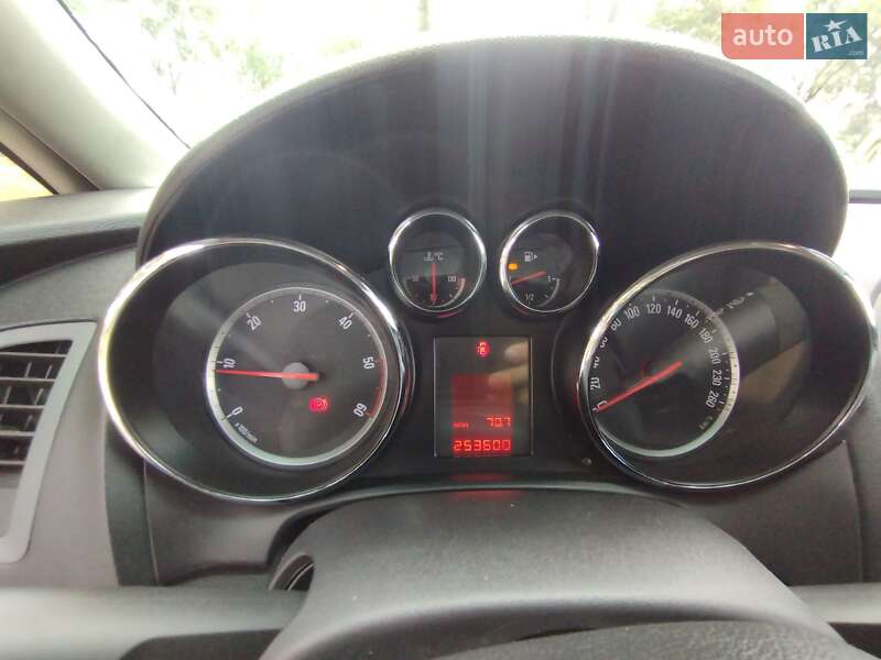 Универсал Opel Astra 2012 в Теофиполе