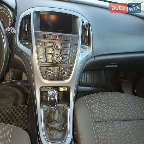 Универсал Opel Astra 2013 в Львове