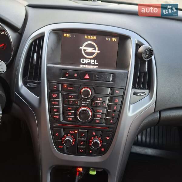 Универсал Opel Astra 2013 в Львове