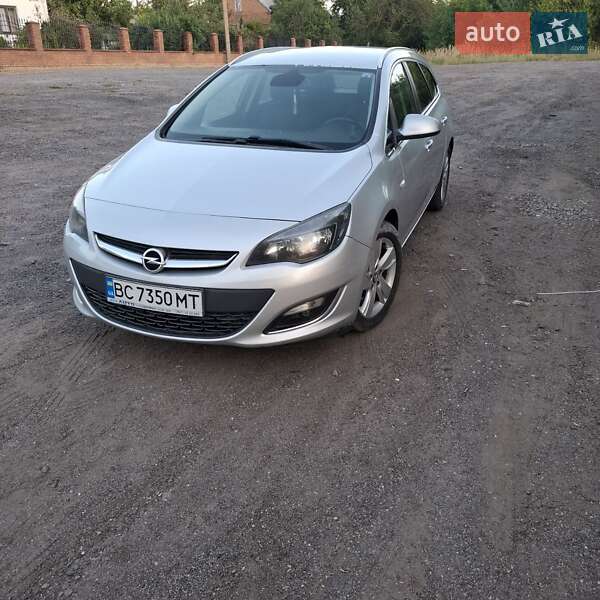 Универсал Opel Astra 2013 в Львове