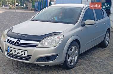 Хэтчбек Opel Astra 2007 в Первомайске