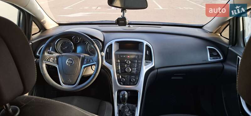 Универсал Opel Astra 2011 в Киеве