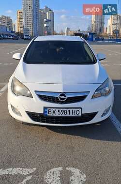 Универсал Opel Astra 2011 в Киеве