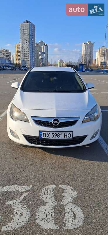 Opel Astra 2011 Opel Astra 2011