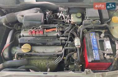 Седан Opel Astra 2000 в 