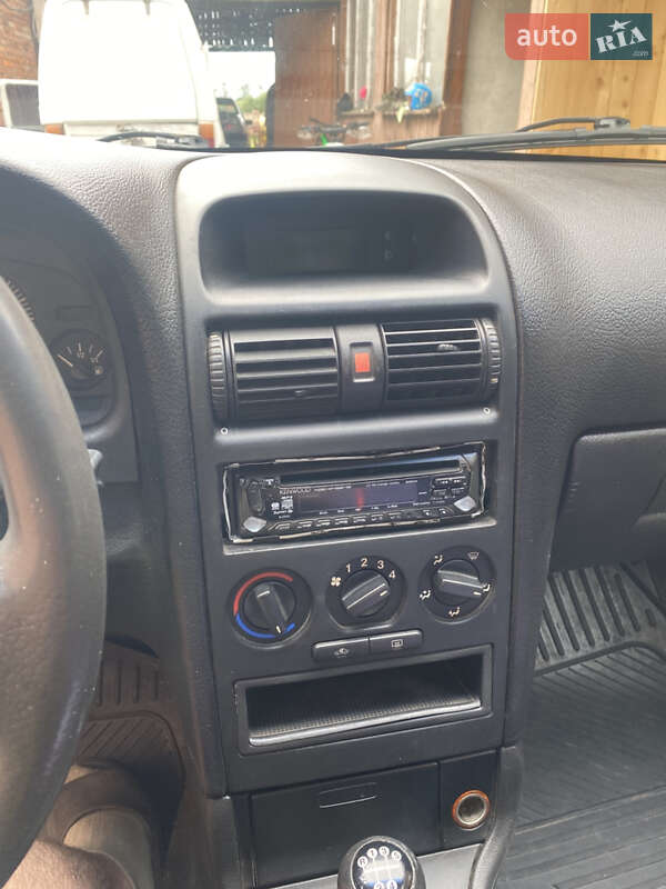 Седан Opel Astra 2004 в Луцке