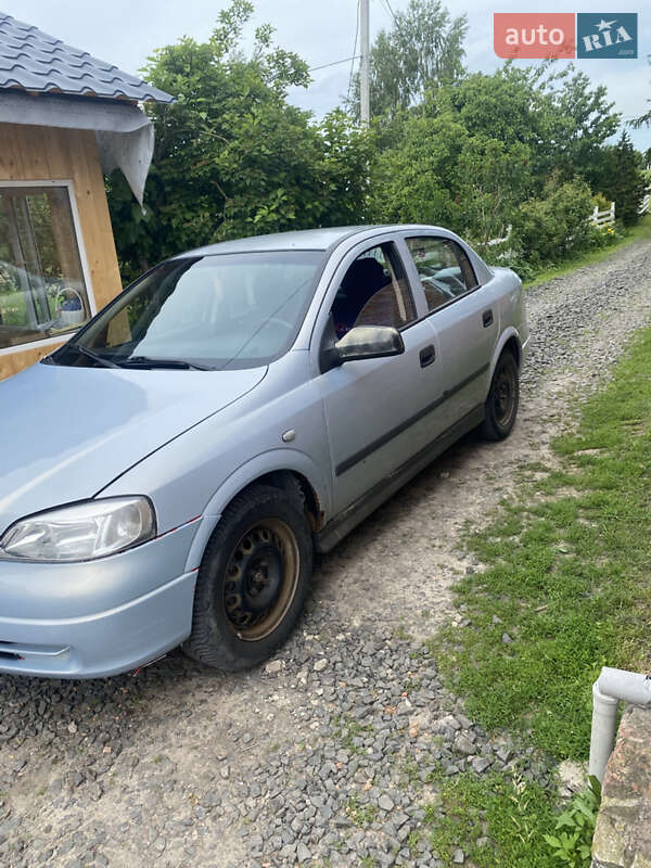 Седан Opel Astra 2004 в Луцке