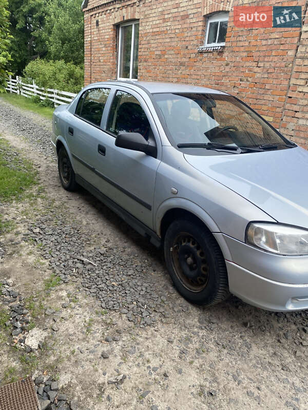 Седан Opel Astra 2004 в Луцке