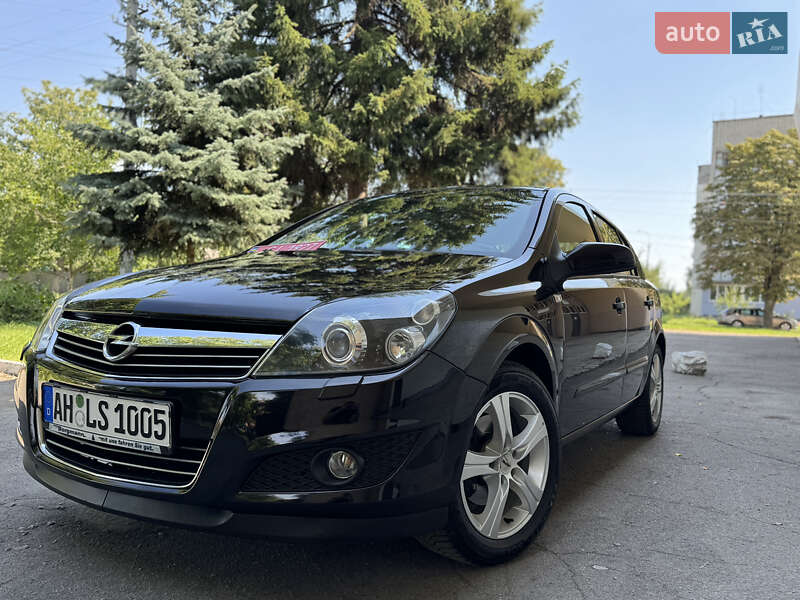 Хэтчбек Opel Astra 2009 в 