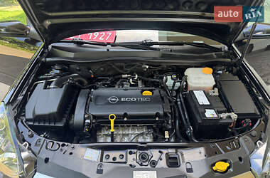 Хэтчбек Opel Astra 2009 в 