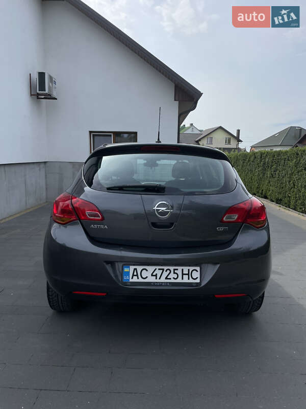 Хэтчбек Opel Astra 2012 в Киеве
