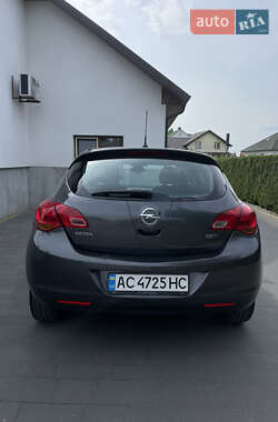 Хэтчбек Opel Astra 2012 в 