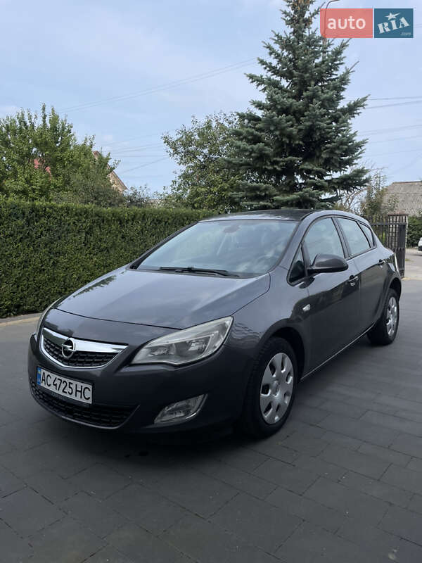 Opel Astra 2012