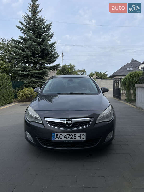 Хэтчбек Opel Astra 2012 в Киеве