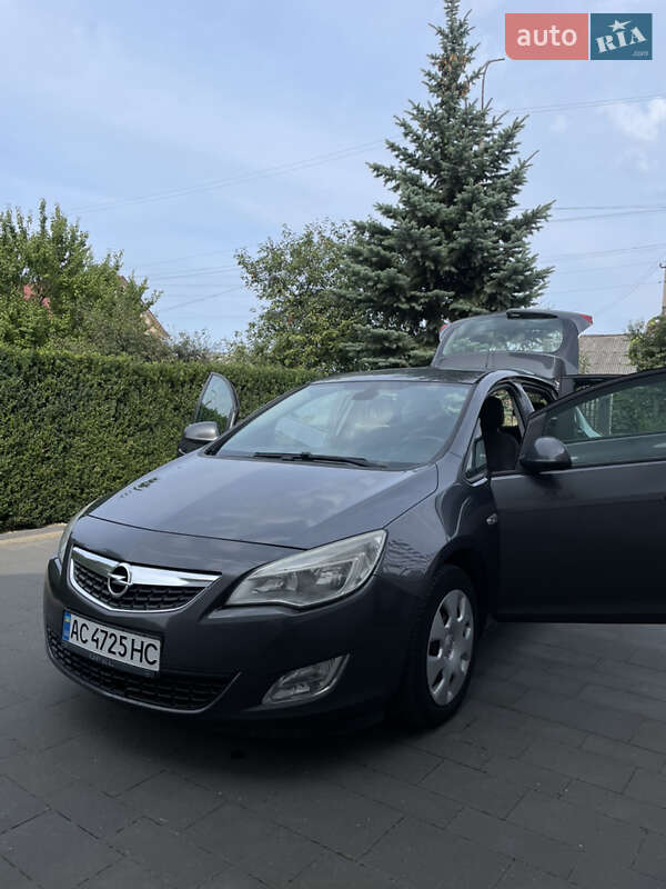 Хэтчбек Opel Astra 2012 в Киеве