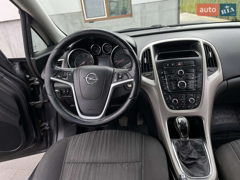 Хэтчбек Opel Astra 2012 в Киеве