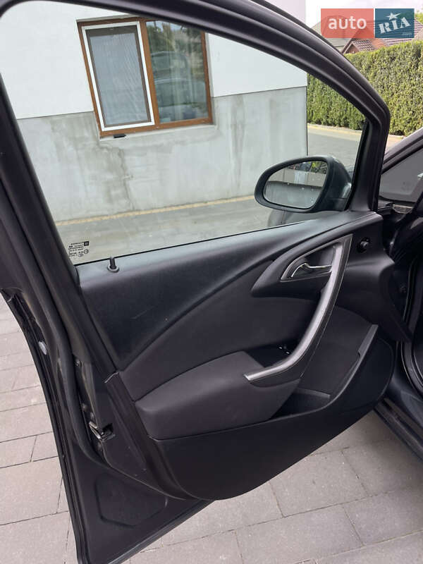 Хэтчбек Opel Astra 2012 в Киеве