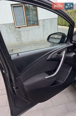 Хэтчбек Opel Astra 2012 в 
