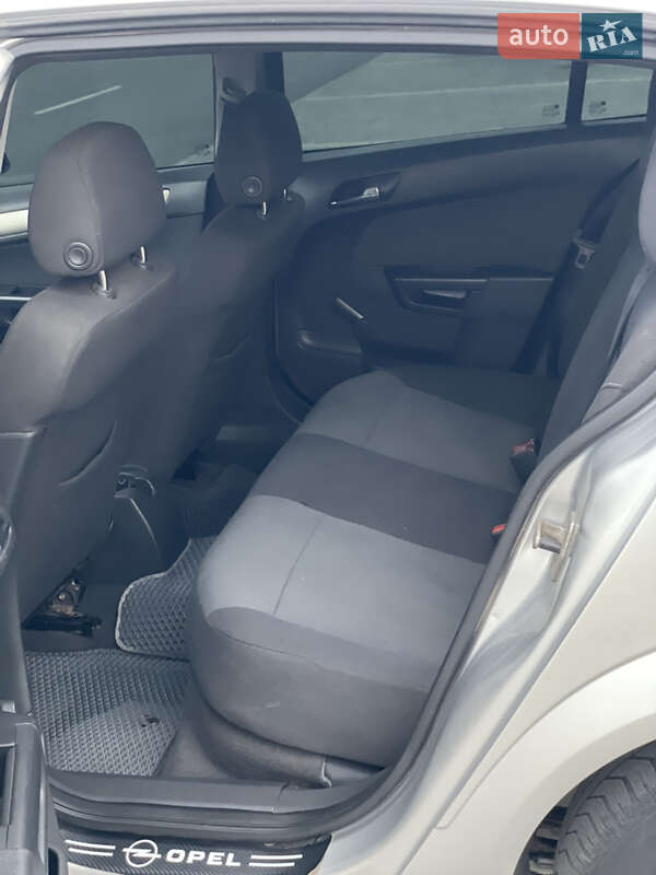 Хэтчбек Opel Astra 2007 в Виннице