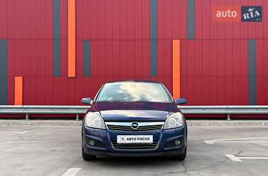 Хэтчбек Opel Astra 2008 в 