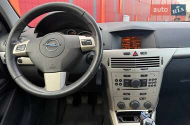 Хэтчбек Opel Astra 2008 в 