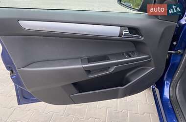 Хэтчбек Opel Astra 2006 в 