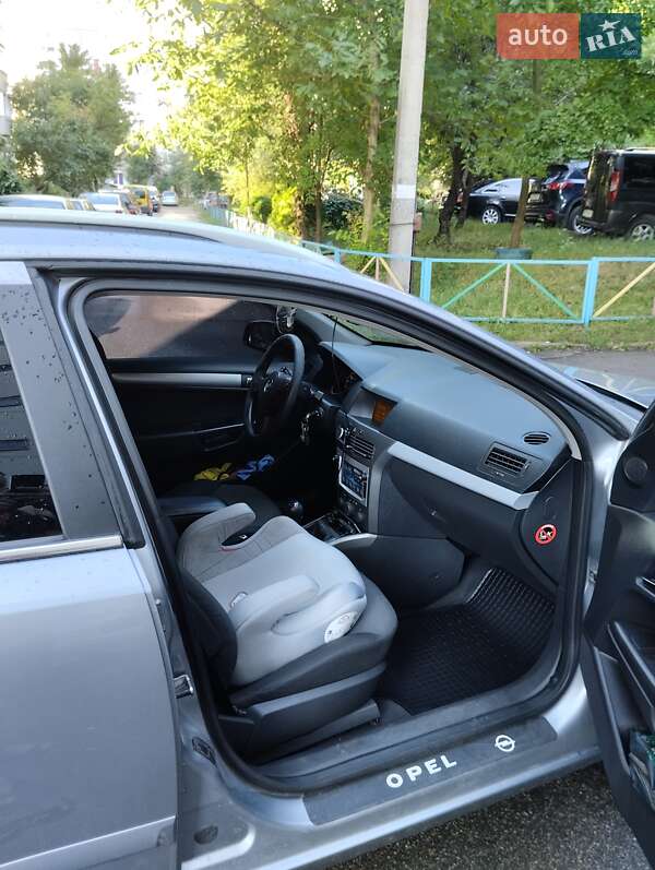 Универсал Opel Astra 2005 в Черновцах