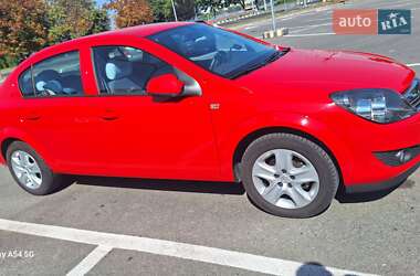 Седан Opel Astra 2013 в 