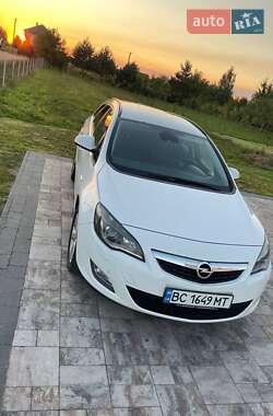 Універсал Opel Astra 2011 в Львові