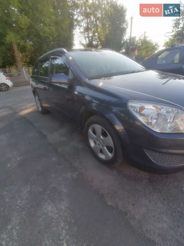 Универсал Opel Astra 2008 в Липовце