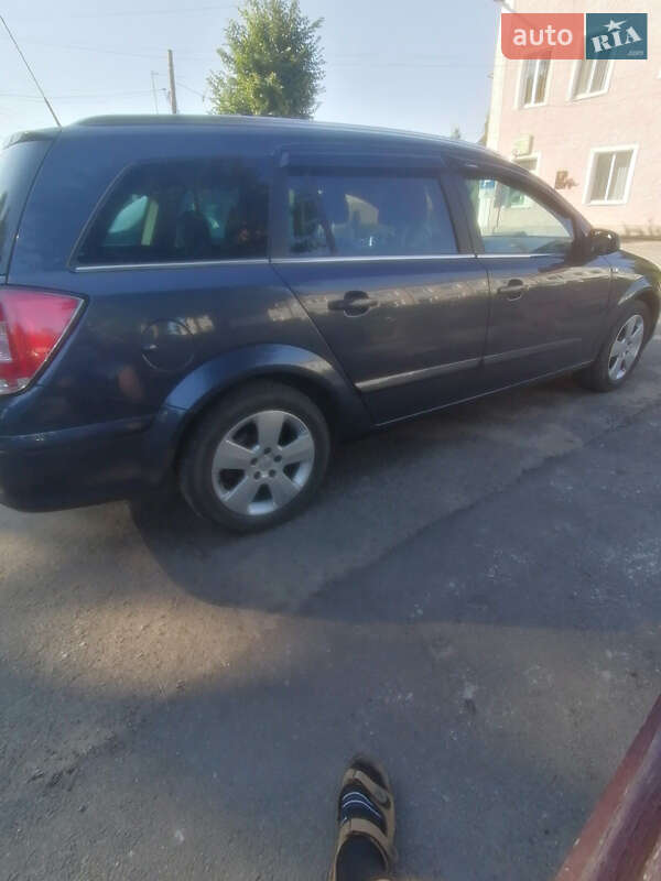Универсал Opel Astra 2008 в Липовце