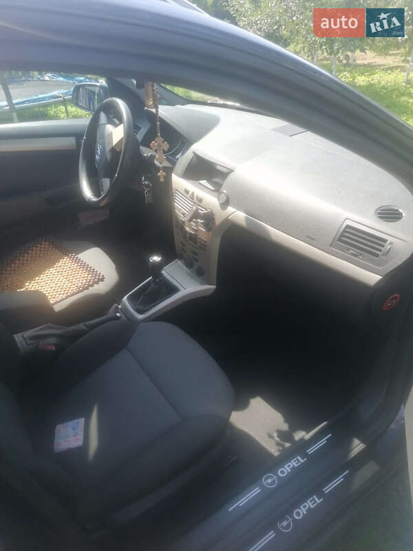 Универсал Opel Astra 2008 в Липовце