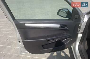 Універсал Opel Astra 2010 в Черкасах