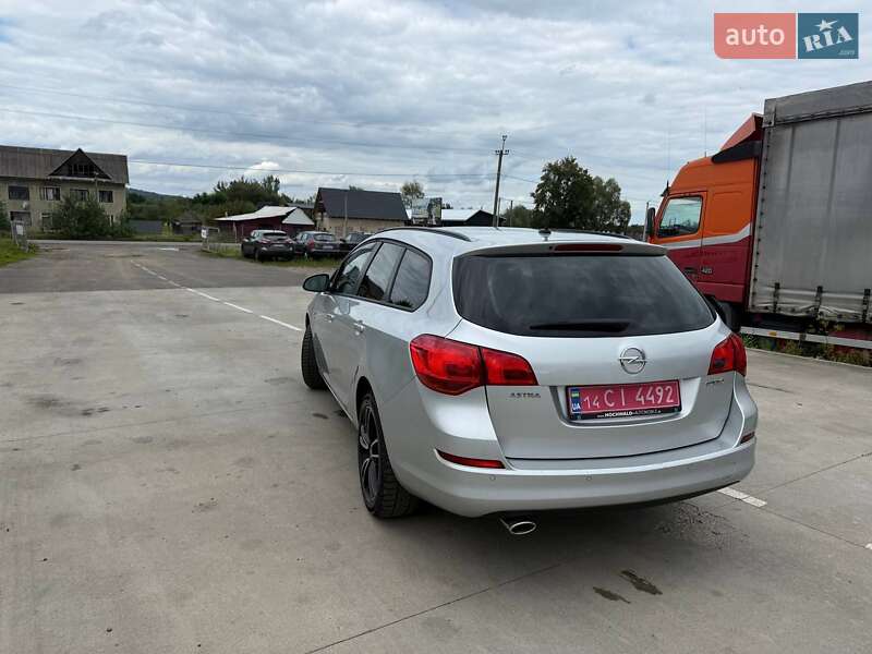 Универсал Opel Astra 2012 в Косове фото 14 Универсал Opel Astra 2012 в Косове