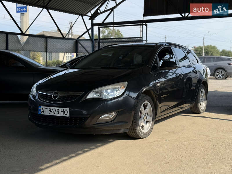 Универсал Opel Astra 2011 в Ивано-Франковске
