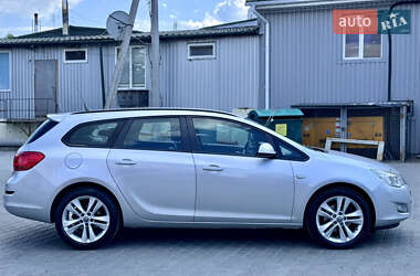 Универсал Opel Astra 2012 в 