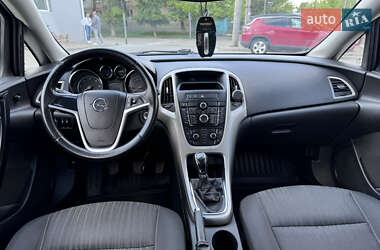 Универсал Opel Astra 2012 в 