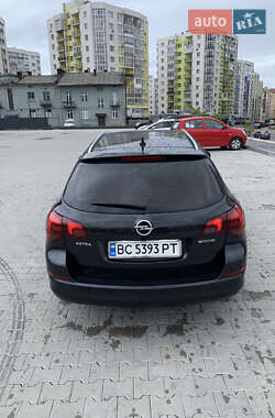Универсал Opel Astra 2012 в 