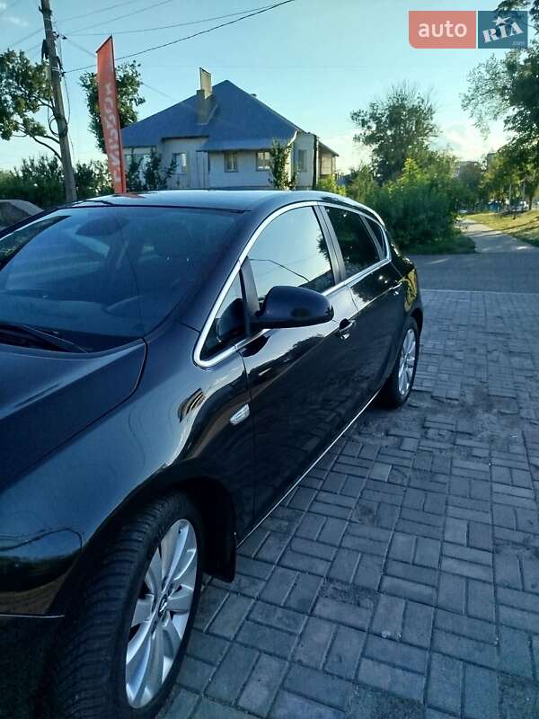 Хэтчбек Opel Astra 2015 в Смеле
