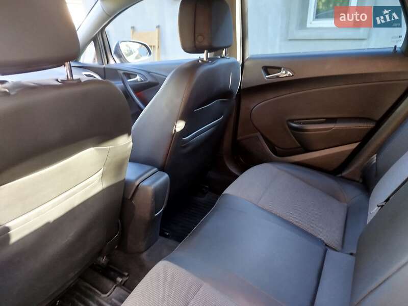 Хэтчбек Opel Astra 2015 в Смеле