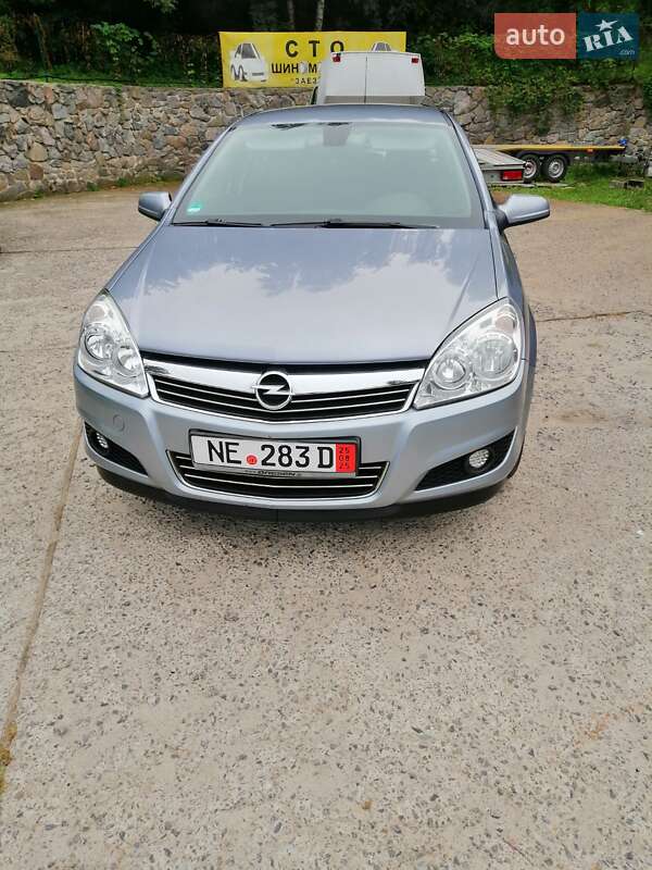 Хэтчбек Opel Astra 2009 в 