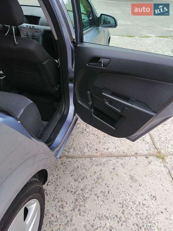 Хэтчбек Opel Astra 2009 в Василькове