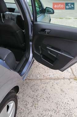 Хэтчбек Opel Astra 2009 в 