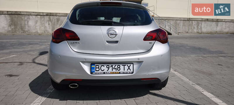 Хэтчбек Opel Astra 2011 в Львове