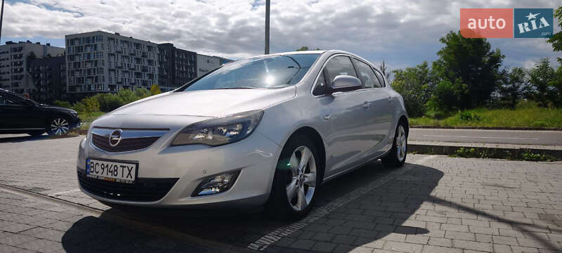 Хэтчбек Opel Astra 2011 в Львове