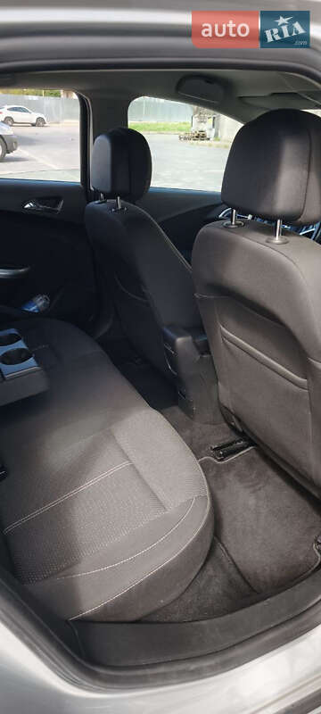 Хэтчбек Opel Astra 2011 в Львове