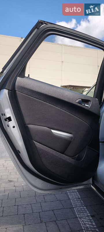 Хэтчбек Opel Astra 2011 в Львове