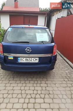 Универсал Opel Astra 2010 в Нововолынске