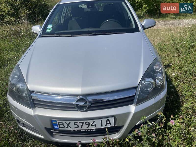 Хэтчбек Opel Astra 2004 в 